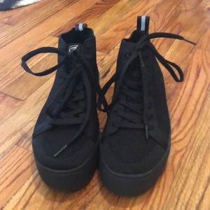 Fabletics 7.5 high top sneaker